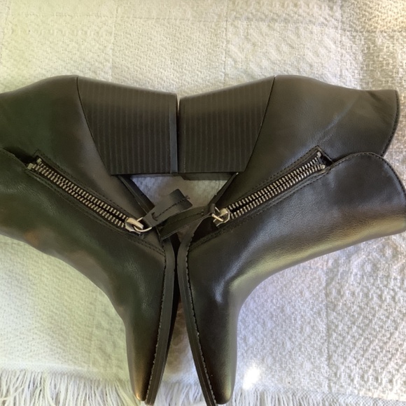 EUC Kari Blue Black Ankle Bootie stylish - Picture 7 of 12